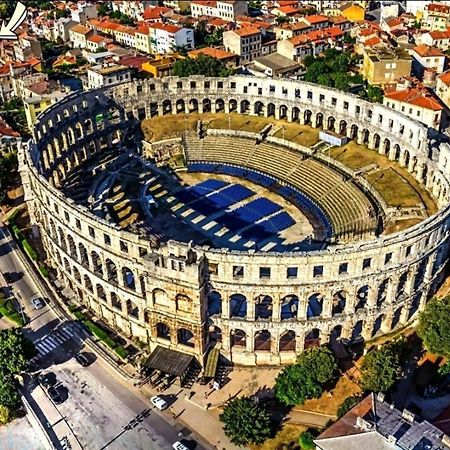Soba Arena Hotel Pula Luaran gambar
