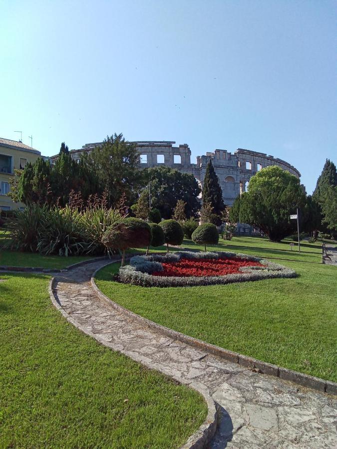 Soba Arena Hotel Pula Luaran gambar